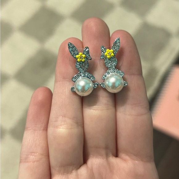 Betsy Johnson bunny peal earrings - Picture 2 of 3